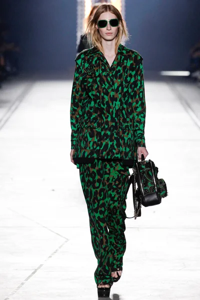 Look 9